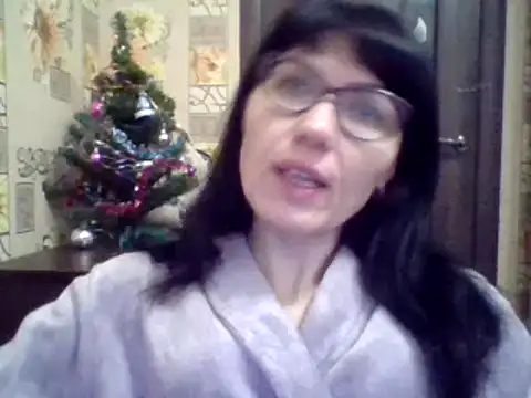 Snapshot of CharmingCat321 chatting on December 9, 2:56 am CharmingCat321 online show from December 9, 2:56 am