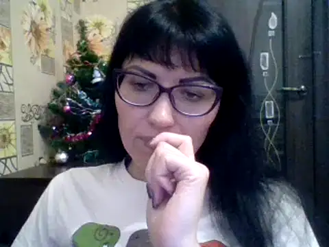 Snapshot of CharmingCat321 chatting on December 9, 6:03 pm CharmingCat321 online show from December 9, 6:03 pm