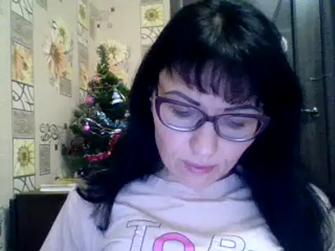 Snapshot of CharmingCat321 chatting on December 10, 4:38 pm CharmingCat321 online show from December 10, 4:38 pm