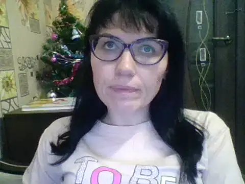 Snapshot of CharmingCat321 chatting on December 10, 7:43 pm CharmingCat321 online show from December 10, 7:43 pm