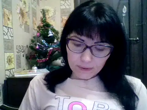 Snapshot of CharmingCat321 chatting on December 11, 4:49 am CharmingCat321 online show from December 11, 4:49 am
