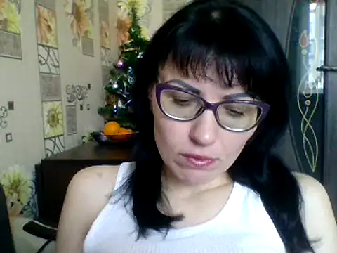 Snapshot of CharmingCat321 chatting on December 17, 9:07 am CharmingCat321 online show from December 17, 9:07 am