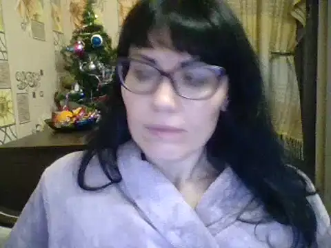 Snapshot of CharmingCat321 chatting on December 17, 11:27 pm CharmingCat321 online show from December 17, 11:27 pm
