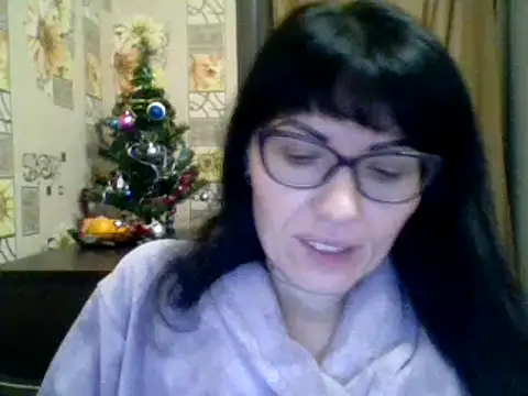 Snapshot of CharmingCat321 chatting on December 18, 10:35 pm CharmingCat321 online show from December 18, 10:35 pm