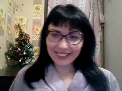 Snapshot of CharmingCat321 chatting on January 4, 4:44 am CharmingCat321 online show from January 4, 4:44 am