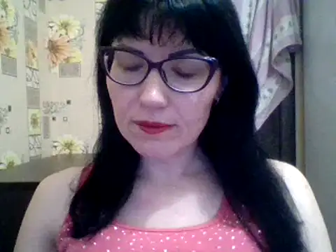 Snapshot of CharmingCat321 chatting on February 3, 12:04 am CharmingCat321 online show from February 3, 12:04 am