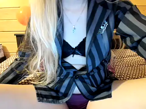 Snapshot of Cookiecutey chatting on November 1, 8:16 am Cookiecutey online show from November 1, 8:16 am