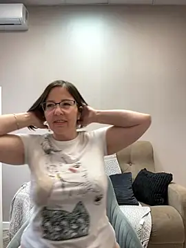 Snapshot of B_Bonya_m chatting on October 5, 4:33 am B Bonya m online show from October 5, 4:33 am