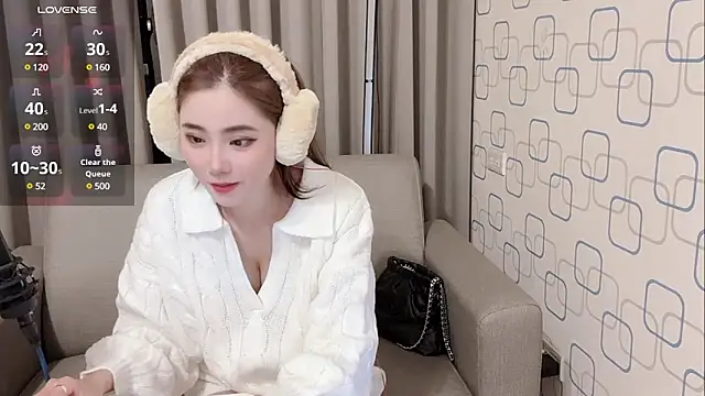 Snapshot of sweet5200 chatting on December 11, 12:44 pm sweet5200 online show from December 11, 12:44 pm