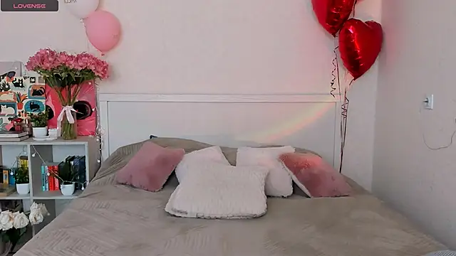 LittleKiitten online show from May 23, 2:32 pm