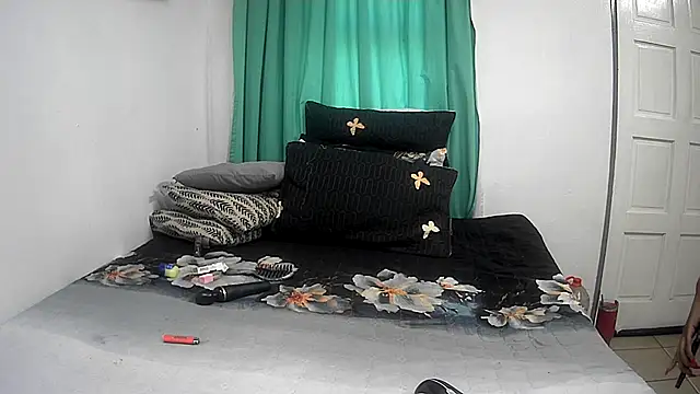 GoldenPussyXOXO online show from May 7, 12:32 pm