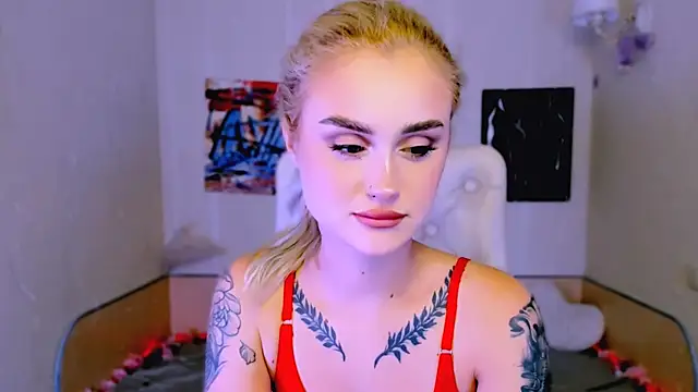 Snapshot of _Ravenaa chatting on December 15, 10:30 am Ravenaa online show from December 15, 10:30 am