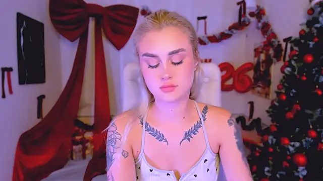 Snapshot of _Ravenaa chatting on December 22, 2:03 pm Ravenaa online show from December 22, 2:03 pm