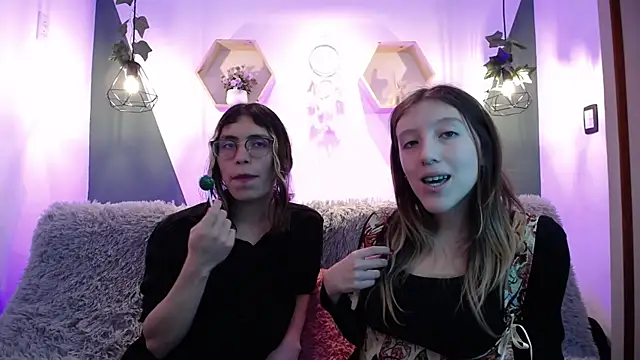BRIAR AND BLAIR online show from December 3, 2:05 pm