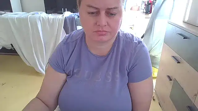 Snapshot of Meliss_Official9 chatting on February 18, 8:49 am Meliss Official9 online show from February 18, 8:49 am