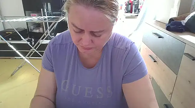 Snapshot of Meliss_Official9 chatting on February 19, 7:50 am Meliss Official9 online show from February 19, 7:50 am