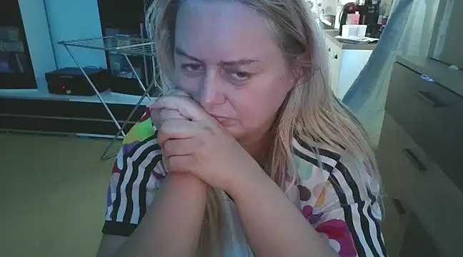 Snapshot of Meliss_Official9 chatting on February 19, 7:48 pm Meliss Official9 online show from February 19, 7:48 pm