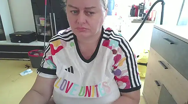 Snapshot of Meliss_Official9 chatting on February 22, 8:50 am Meliss Official9 online show from February 22, 8:50 am