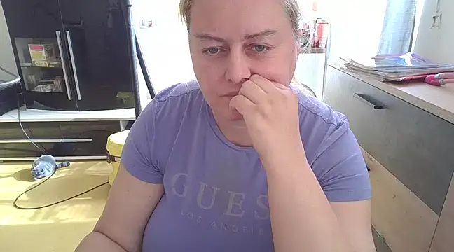 Snapshot of Meliss_Official9 chatting on February 24, 11:10 am Meliss Official9 online show from February 24, 11:10 am