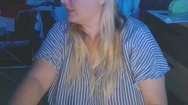 Snapshot of Meliss_Official9 chatting on March 2, 8:07 pm Meliss Official9 online show from March 2, 8:07 pm