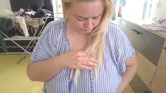 Snapshot of Meliss_Official9 chatting on March 3, 9:22 am Meliss Official9 online show from March 3, 9:22 am