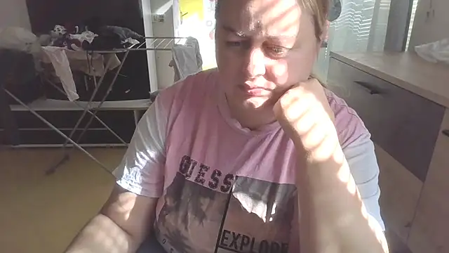 Snapshot of Meliss_Official9 chatting on March 3, 12:37 pm Meliss Official9 online show from March 3, 12:37 pm