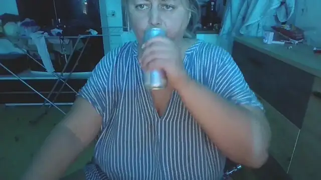 Snapshot of Meliss_Official9 chatting on March 3, 8:21 pm Meliss Official9 online show from March 3, 8:21 pm