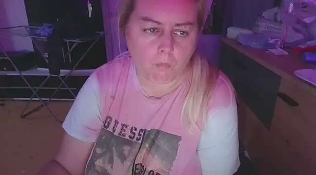 Snapshot of Meliss_Official9 chatting on March 7, 6:11 pm Meliss Official9 online show from March 7, 6:11 pm