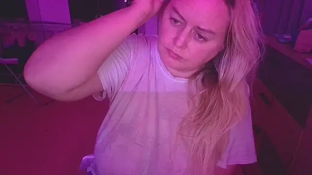 Snapshot of Meliss_Official9 chatting on March 12, 8:10 pm Meliss Official9 online show from March 12, 8:10 pm