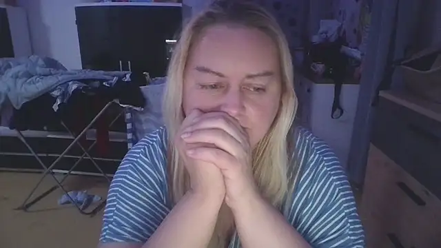 Snapshot of Meliss_Official9 chatting on March 15, 5:59 pm Meliss Official9 online show from March 15, 5:59 pm