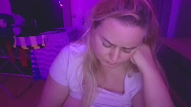 Snapshot of Meliss_Official9 chatting on March 17, 8:51 pm Meliss Official9 online show from March 17, 8:51 pm