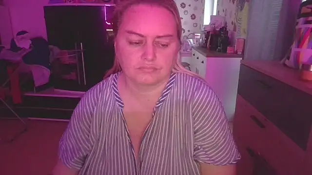 Snapshot of Meliss_Official9 chatting on March 18, 4:58 am Meliss Official9 online show from March 18, 4:58 am