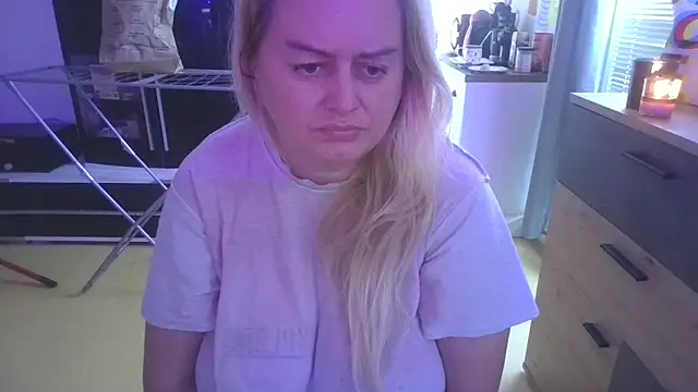 Snapshot of Meliss_Official9 chatting on March 20, 3:25 pm Meliss Official9 online show from March 20, 3:25 pm