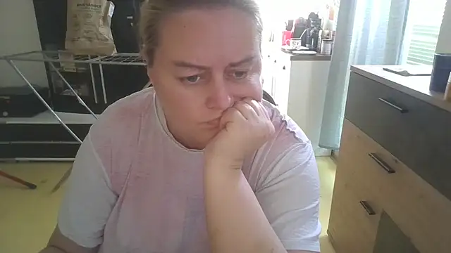 Snapshot of Meliss_Official9 chatting on March 21, 6:16 am Meliss Official9 online show from March 21, 6:16 am