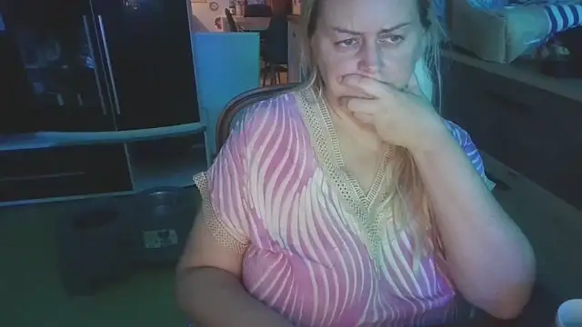 Snapshot of Meliss_Official9 chatting on September 10, 6:52 pm Meliss Official9 online show from September 10, 6:52 pm