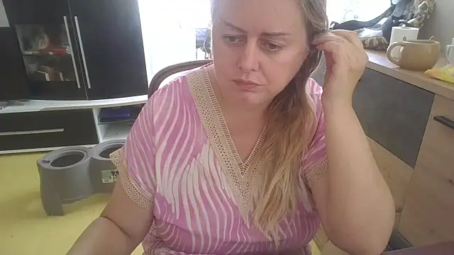 Snapshot of Meliss_Official9 chatting on September 12, 2:06 pm Meliss Official9 online show from September 12, 2:06 pm