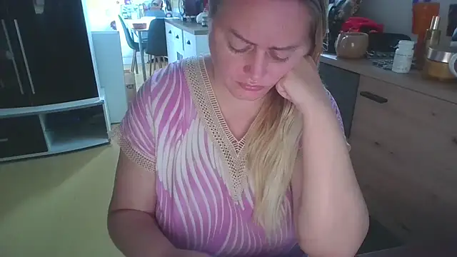 Snapshot of Meliss_Official9 chatting on September 17, 5:42 am Meliss Official9 online show from September 17, 5:42 am