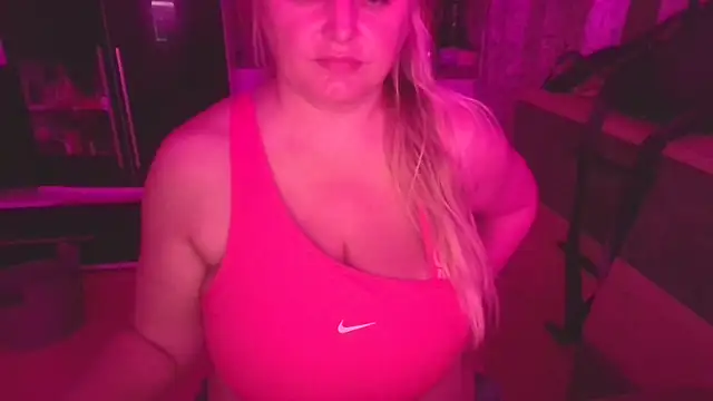 Snapshot of Meliss_Official9 chatting on September 18, 6:32 pm Meliss Official9 online show from September 18, 6:32 pm