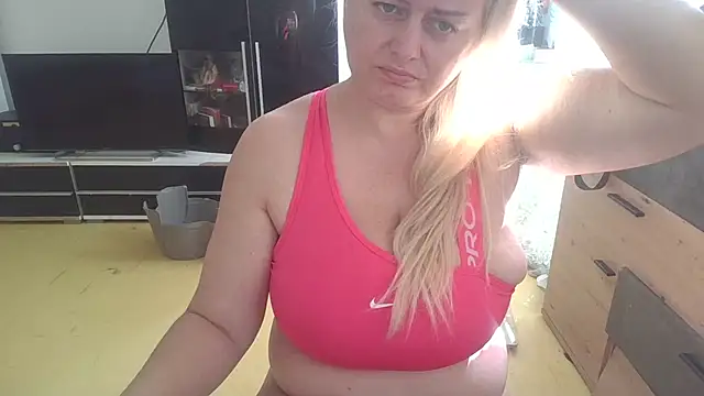 Snapshot of Meliss_Official9 chatting on September 22, 8:05 am Meliss Official9 online show from September 22, 8:05 am