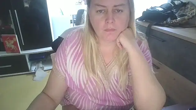 Snapshot of Meliss_Official9 chatting on September 25, 9:13 am Meliss Official9 online show from September 25, 9:13 am