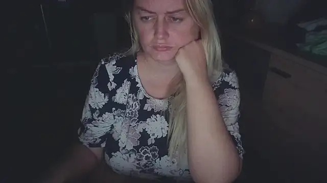 Snapshot of Meliss_Official9 chatting on September 28, 7:41 pm Meliss Official9 online show from September 28, 7:41 pm