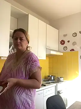 Snapshot of Meliss_Official9 chatting on October 3, 12:46 pm Meliss Official9 online show from October 3, 12:46 pm