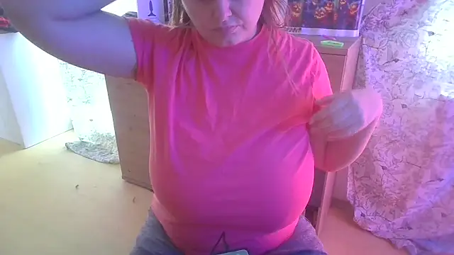 Snapshot of Meliss_Official9 chatting on October 5, 8:56 am Meliss Official9 online show from October 5, 8:56 am