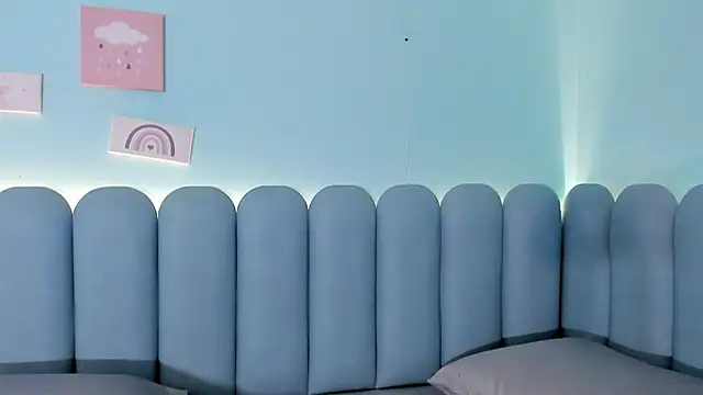 curvy rousi online show from October 23, 11:42 am