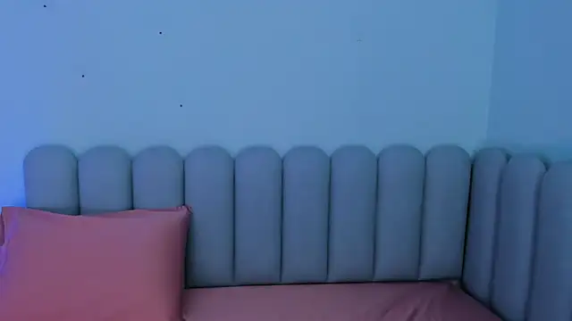 curvy rousi online show from November 23, 11:43 am