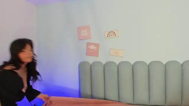 curvy rousi online show from January 18, 11:47 am