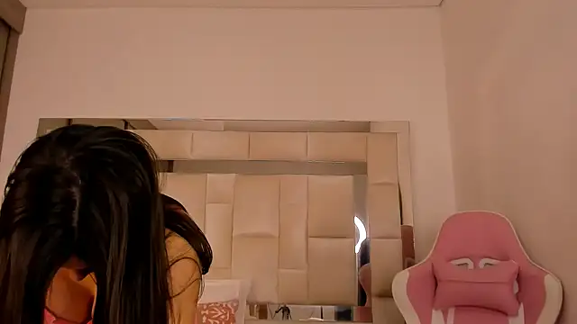 Snapshot of isabella_gomez11 chatting on December 3, 6:38 pm isabella gomez11 online show from December 3, 6:38 pm