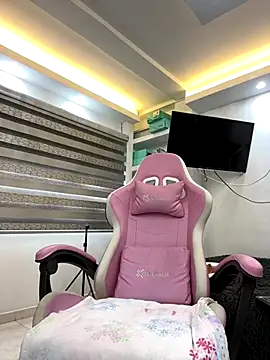 Hot beauty   online show from November 13, 8:08 pm