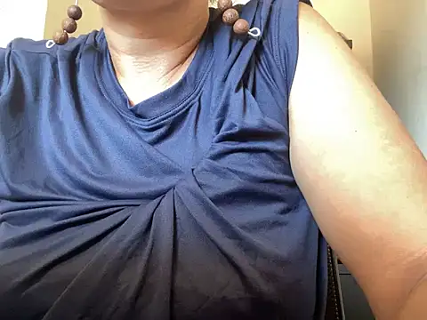 Snapshot of Biaangel34 chatting on February 19, 12:44 pm Biaangel34 online show from February 19, 12:44 pm