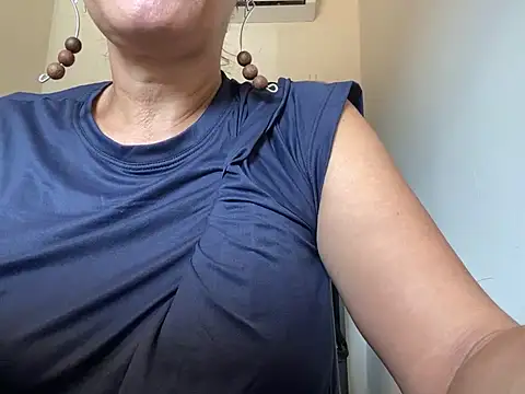Snapshot of Biaangel34 chatting on February 20, 12:15 pm Biaangel34 online show from February 20, 12:15 pm